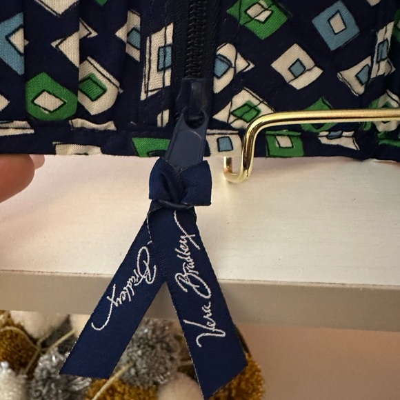 VERA BRADLEY Poxket Wallet in “Moaaic” Print(NWOT) - Picture 2 of 6